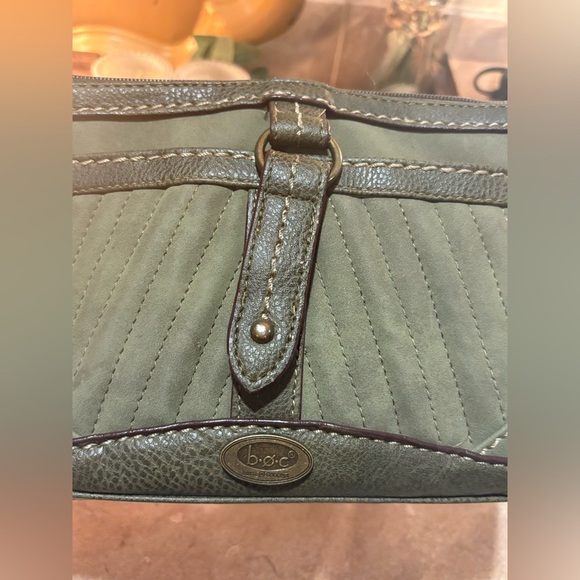 B. O. C. Clover hill crossbody bag and wristlet. - Picture 4 of 16